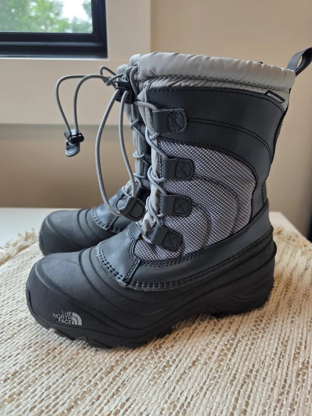 The North Face Kids Youth Size 3Y Grey Black Winter Snow Boots